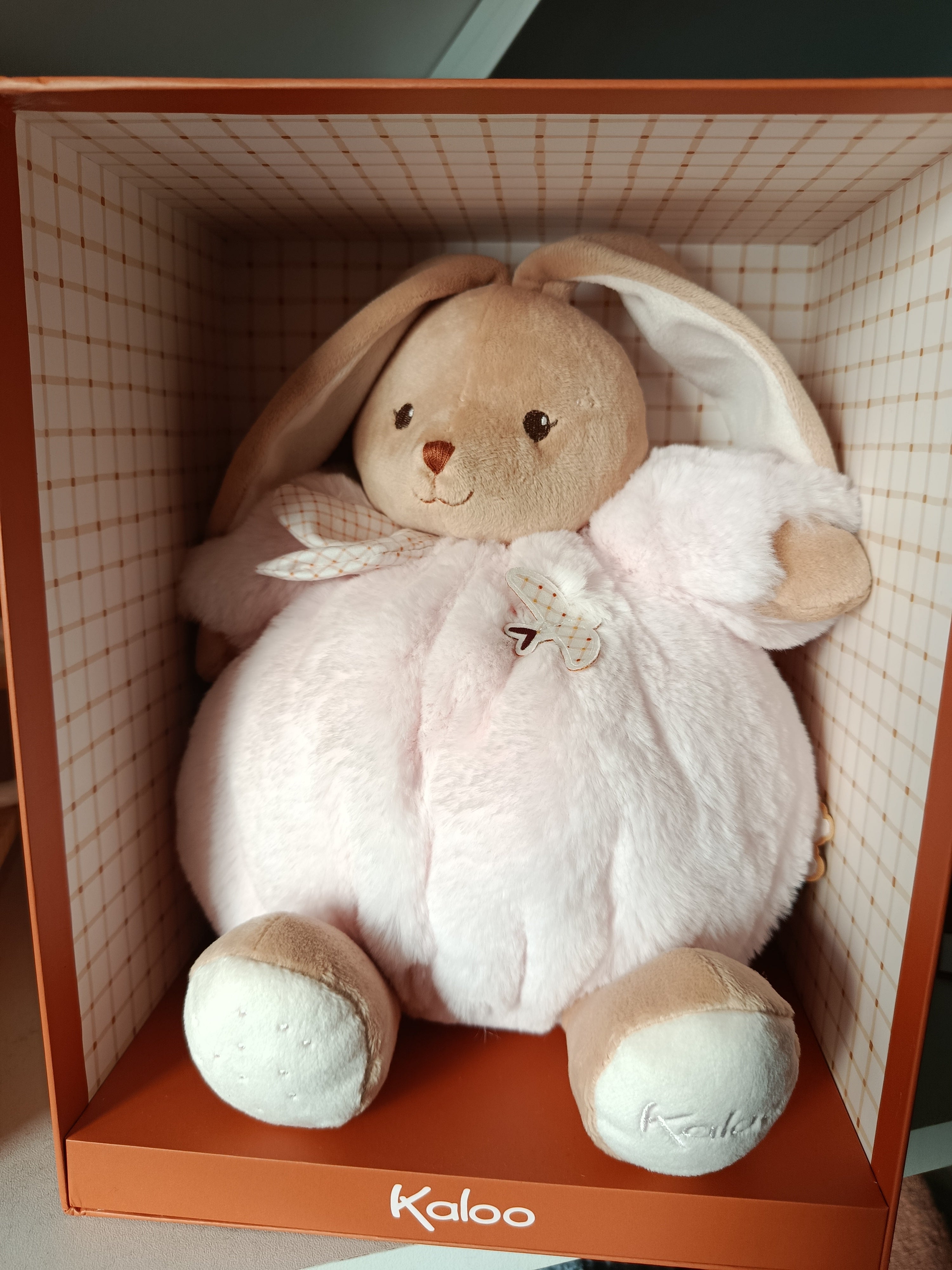 Peluche lapin patapouf rose 25 cm - Personnalisation prénom sur oreille